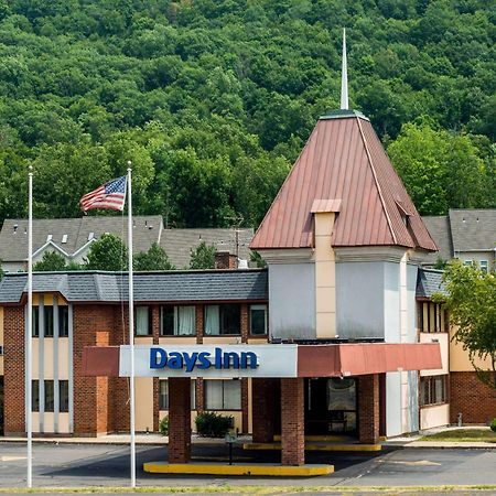 Days Inn By Wyndham Berlin Meriden Εξωτερικό φωτογραφία