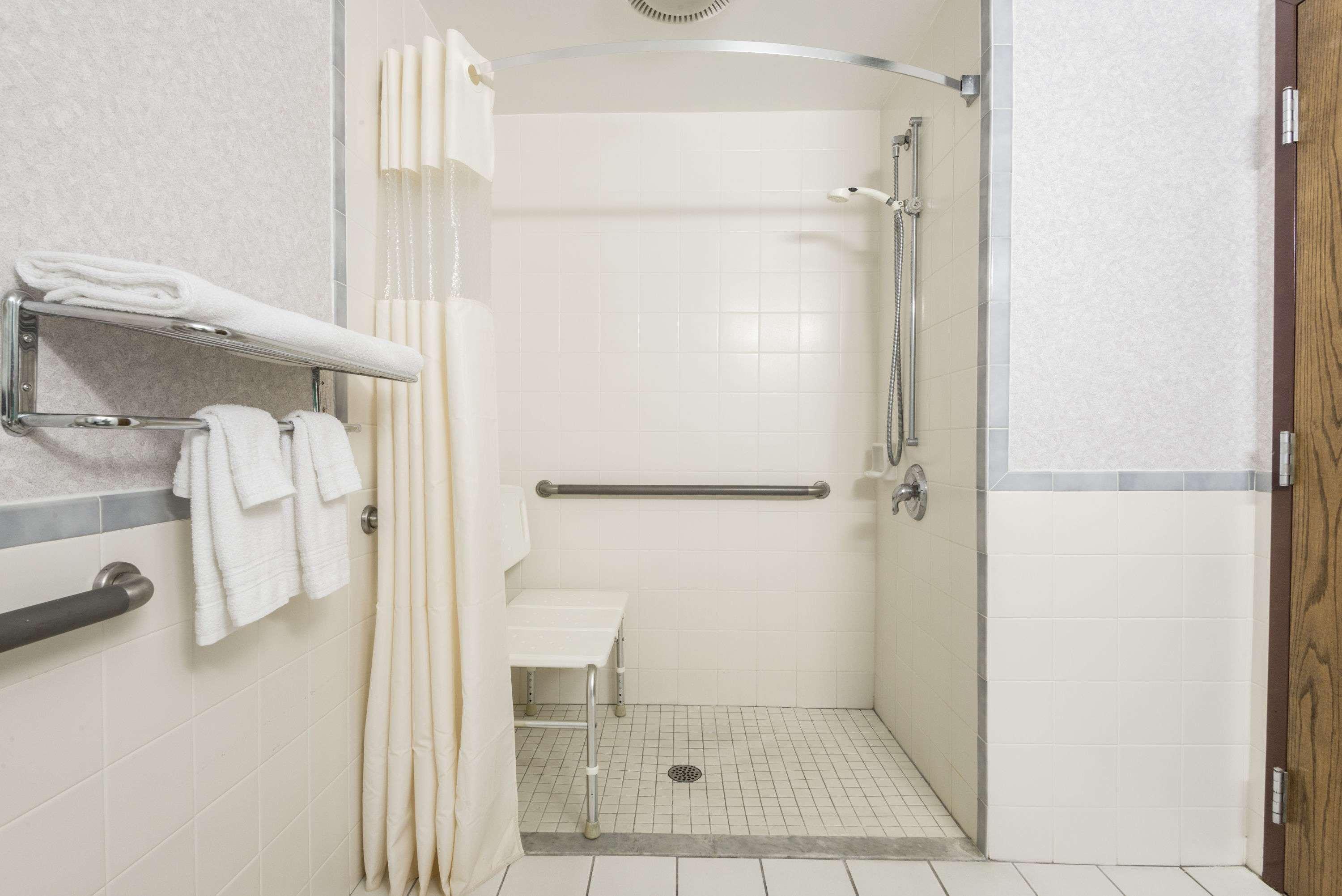 Days Inn By Wyndham Berlin Meriden Εξωτερικό φωτογραφία